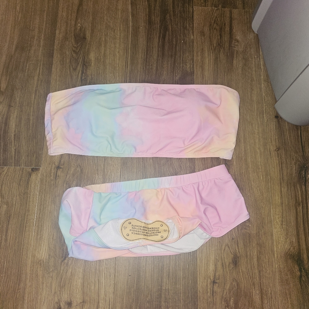 Two-piece tie dye swimsuit - Picture 2 of 2